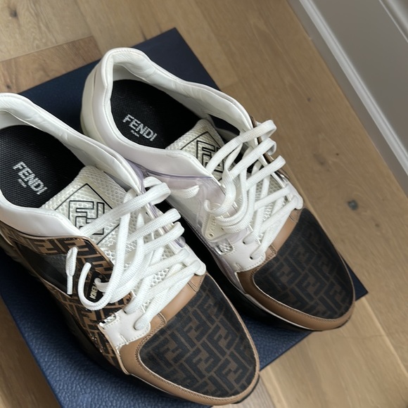 Zucca FF Logo Printed Sneakers - Picture 2 of 6